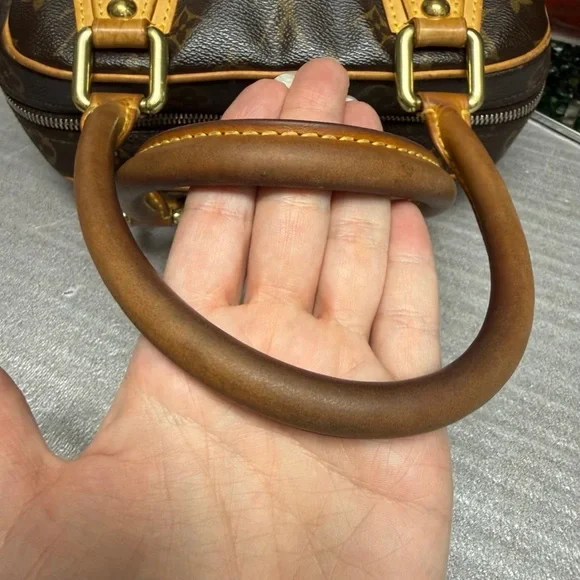 Louis Vuitton Monogram Manhattan PM - Picture 11 of 12